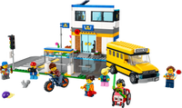 LEGO® City Schule mit Schulbus 60329